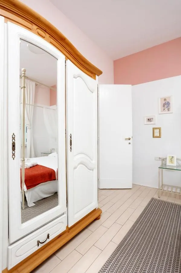 Classy 2 Bedroom Apartment In City Center Bucharest