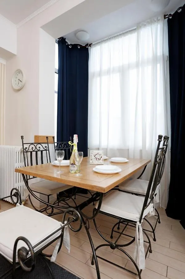 Classy 2 Bedroom Apartment In City Center Bucharest