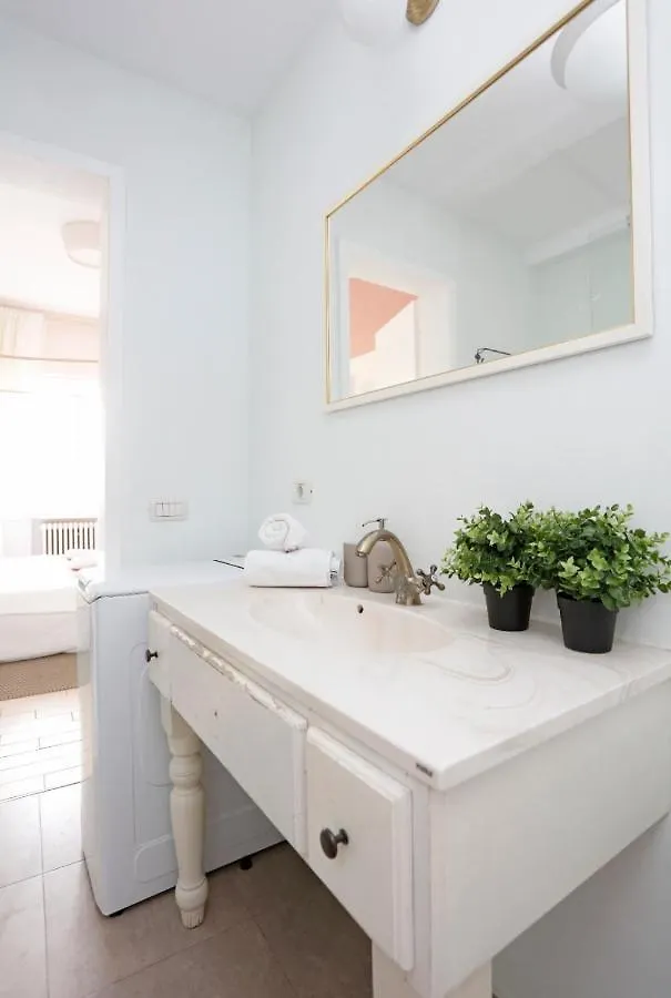 Classy 2 Bedroom Apartment In City Center Bucharest